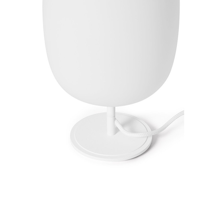 Lampe à poser Epli base en métal avec abat-jour en verre blanc au design contemporain par Ummo lighting Lampe à poser Epli base en métal avec abat-jour en verre blanc au design contemporain par Ummo lighting