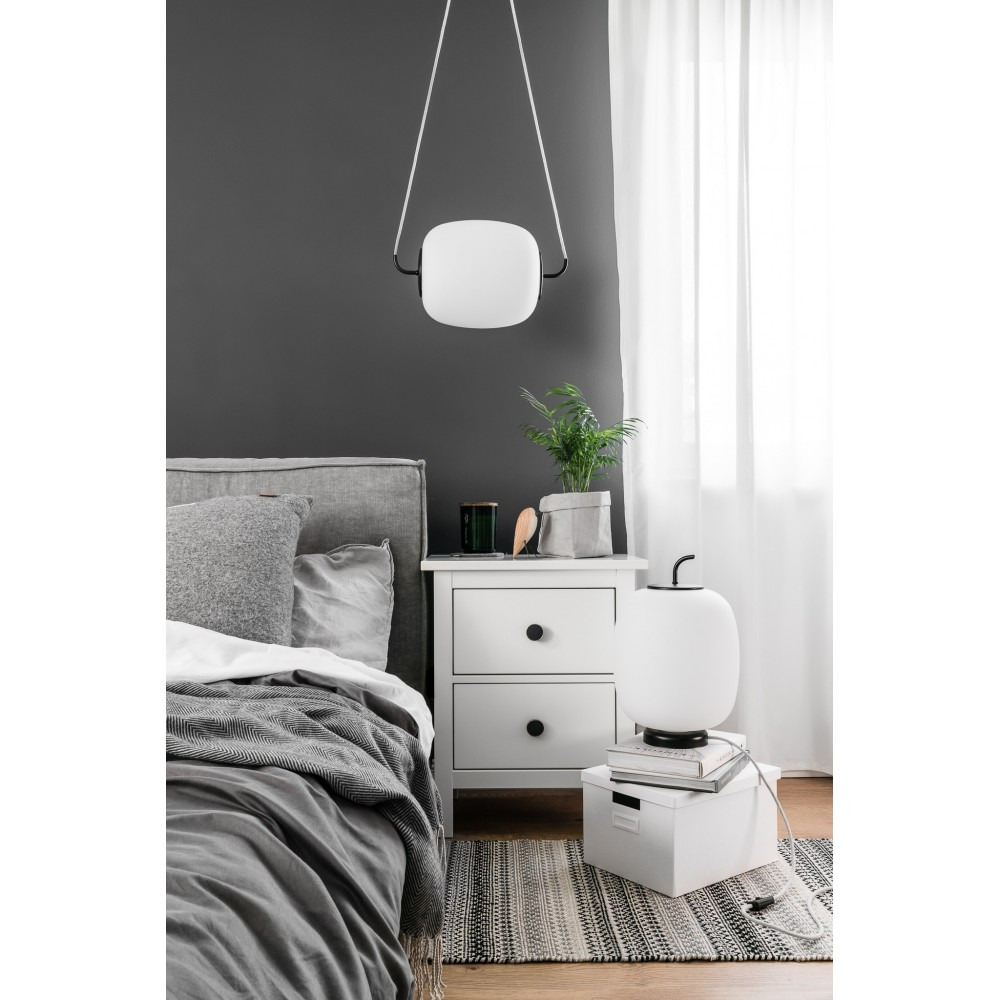 Lampe à poser Epli base en métal avec abat-jour en verre blanc au design contemporain par Ummo lighting Lampe à poser Epli base en métal avec abat-jour en verre blanc au design contemporain par Ummo lighting