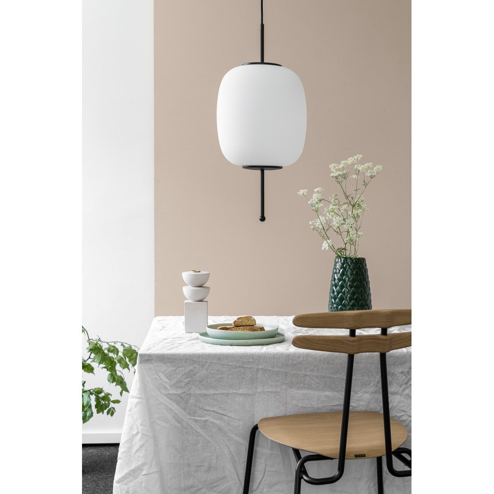 Plafonnier Epli base en métal avec abat-jour en verre blanc au design contemporain par Ummo lighting Plafonnier Epli base en métal avec abat-jour en verre blanc au design contemporain par Ummo lighting
