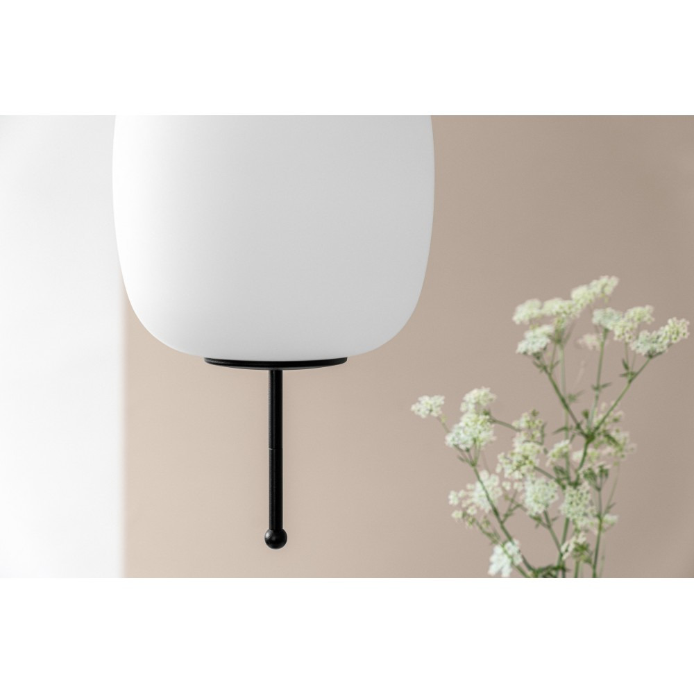 Plafonnier Epli base en métal avec abat-jour en verre blanc au design contemporain par Ummo lighting Plafonnier Epli base en métal avec abat-jour en verre blanc au design contemporain par Ummo lighting