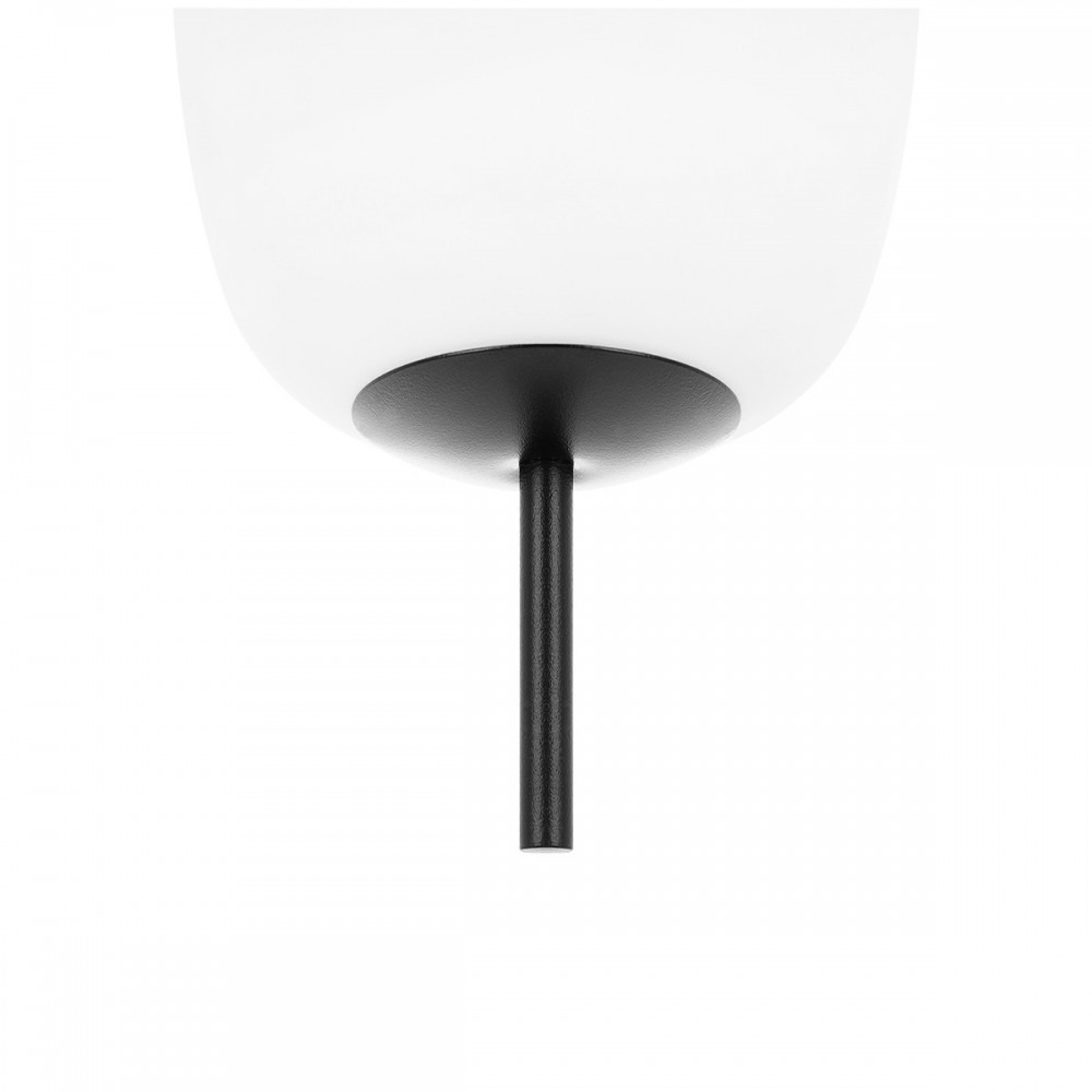 Plafonnier Epli base en métal avec abat-jour en verre blanc au design contemporain par Ummo lighting