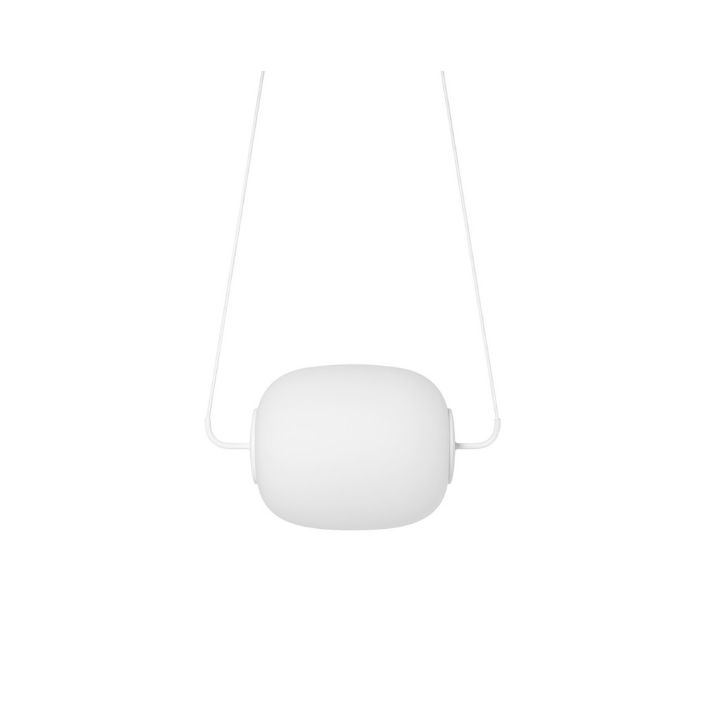 Suspension Epli base en métal triangle avec abat-jour en verre blanc au design contemporain par Ummo lighting