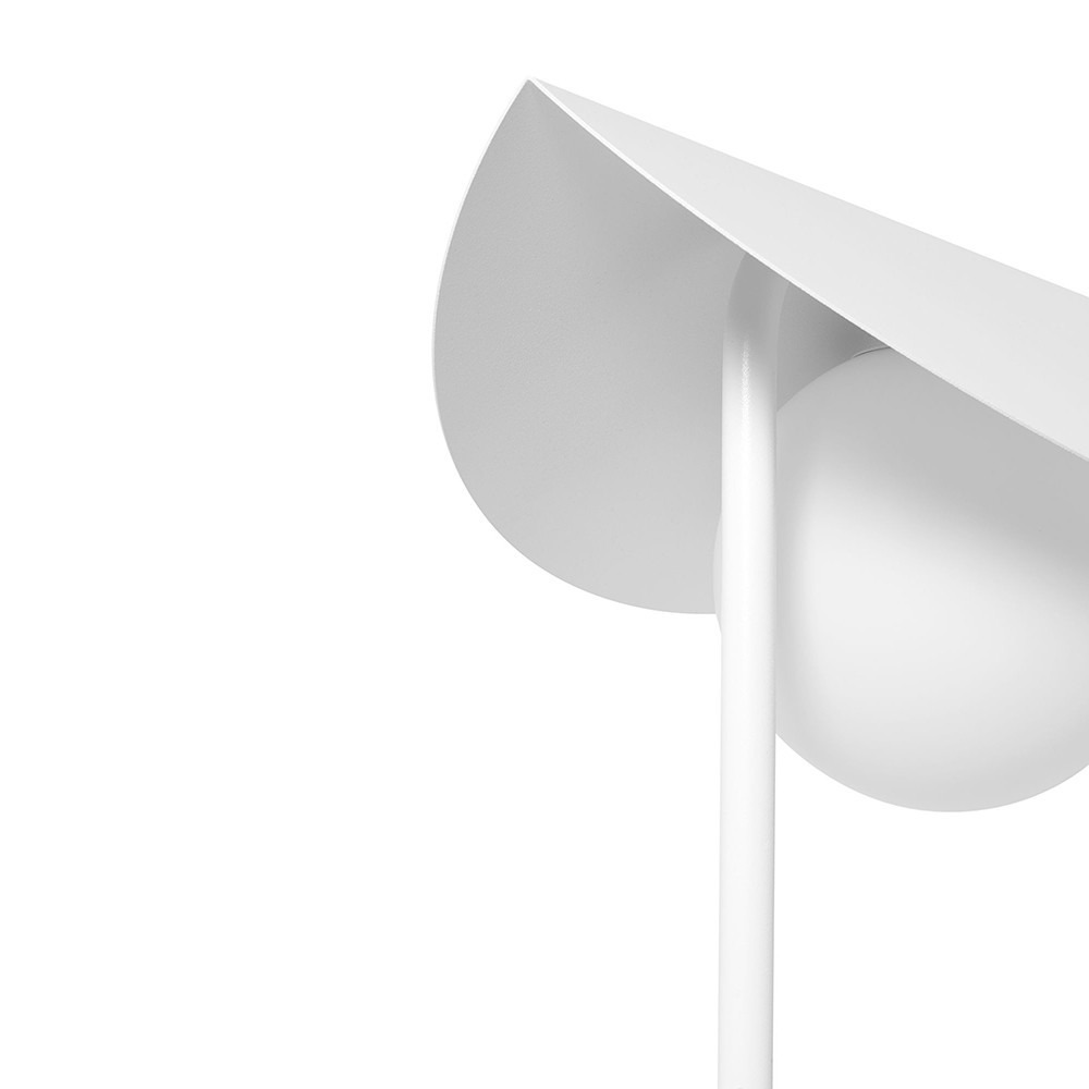 Lampe à poser Erter base en métal avec abat-jour en verre blanc au design contemporain par Ummo lighting Lampe à poser Erter base en métal avec abat-jour en verre blanc au design contemporain par Ummo lighting