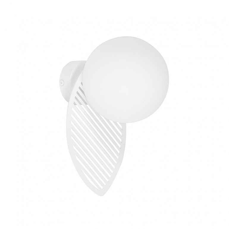 Applique murale Fyllo base en métal et détail feuille avec diffuseur en verre opale au design contemporain par Ummo Lighting Applique murale Fyllo base en métal et détail feuille avec diffuseur en verre opale au design contemporain par Ummo Lighting