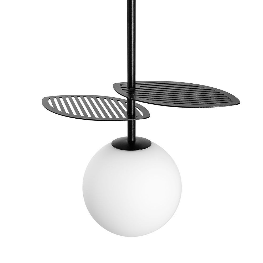 Suspension Fyllo base en métal et détail feuille avec diffuseur en verre opale au design contemporain par Ummo Lighting