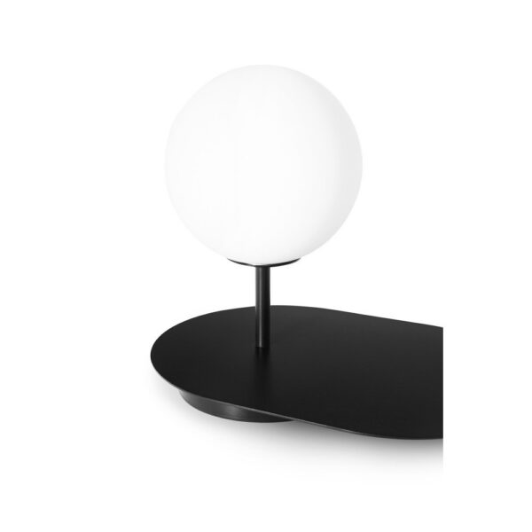 Lampe à poser Hanea base en métal ovale avec diffuseur en verre blanc opale au design contemporain par Ummo lighting