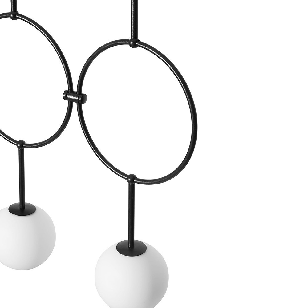 Suspension Isuulla base en métal et détail ronde avec abat-jour en verre opale suspendu au design contemporain par Ummo lighting Suspension Isuulla base en métal et détail ronde avec abat-jour en verre opale suspendu au design contemporain par Ummo lighting