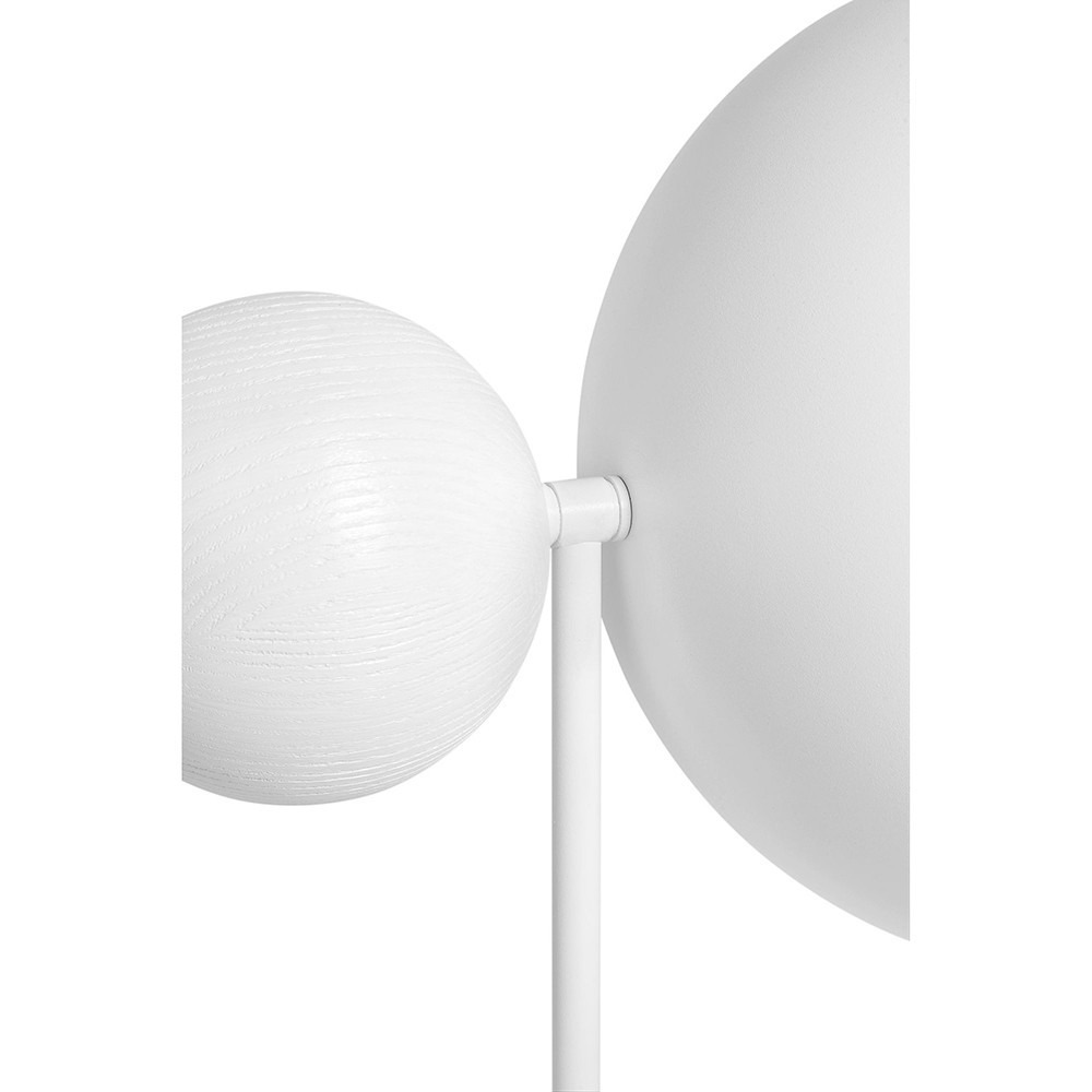 Lampe à poser Kello cadre en métal détail boule en bois au design contemporain par Ummo lighting Lampe à poser Kello cadre en métal détail boule en bois au design contemporain par Ummo lighting