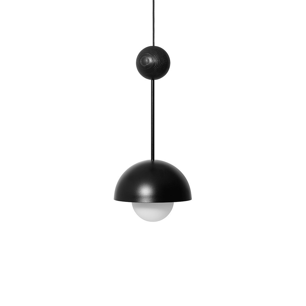 Suspension Kello cadre en métal avec détail boule en bois au design contemporain par Ummo lighting