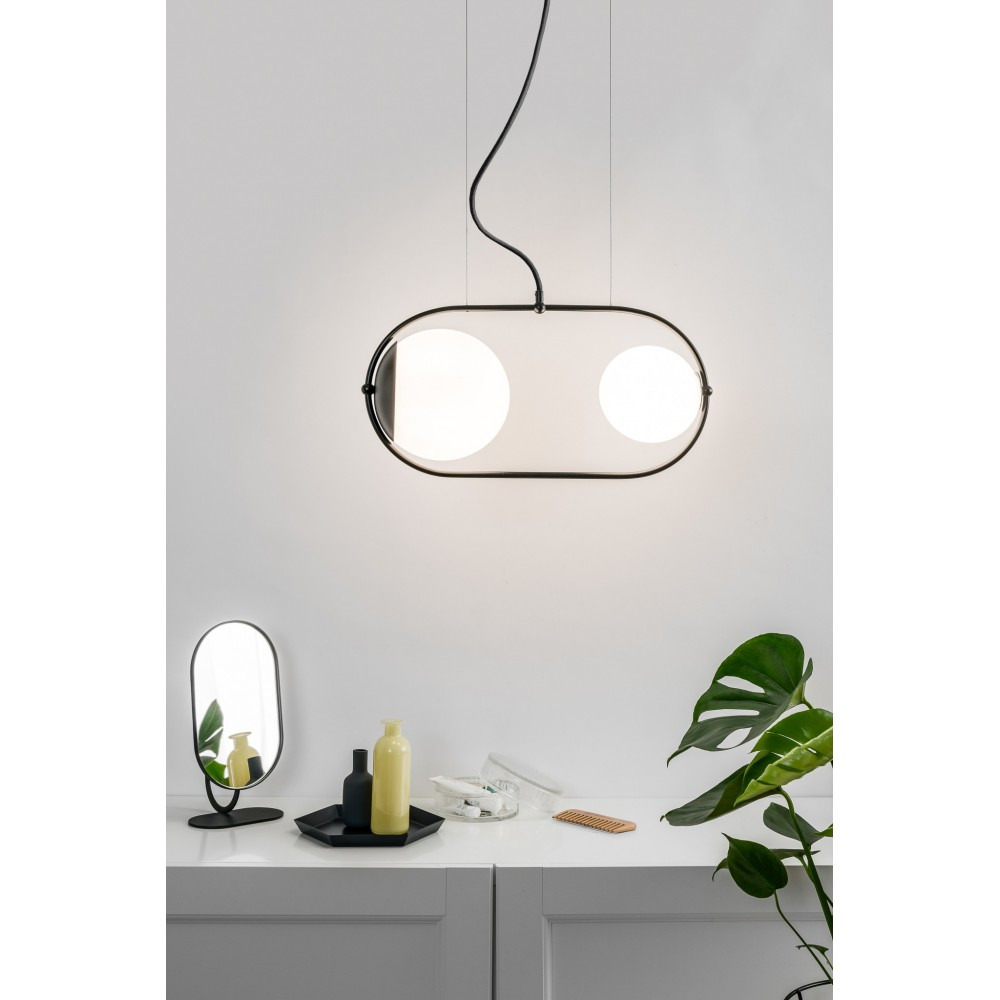 Suspension Koban cadre en métal en forme d'ellipse et diffuseur en verre au design contemporain par Ummo lighting Suspension Koban cadre en métal en forme d'ellipse et diffuseur en verre au design contemporain par Ummo lighting