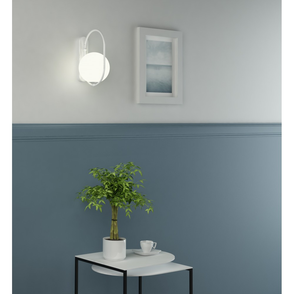 Applique murale Koban cadre en métal en forme d'ellipse et diffuseur en verre au design contemporain par Ummo lighting Applique murale Koban cadre en métal en forme d'ellipse et diffuseur en verre au design contemporain par Ummo lighting
