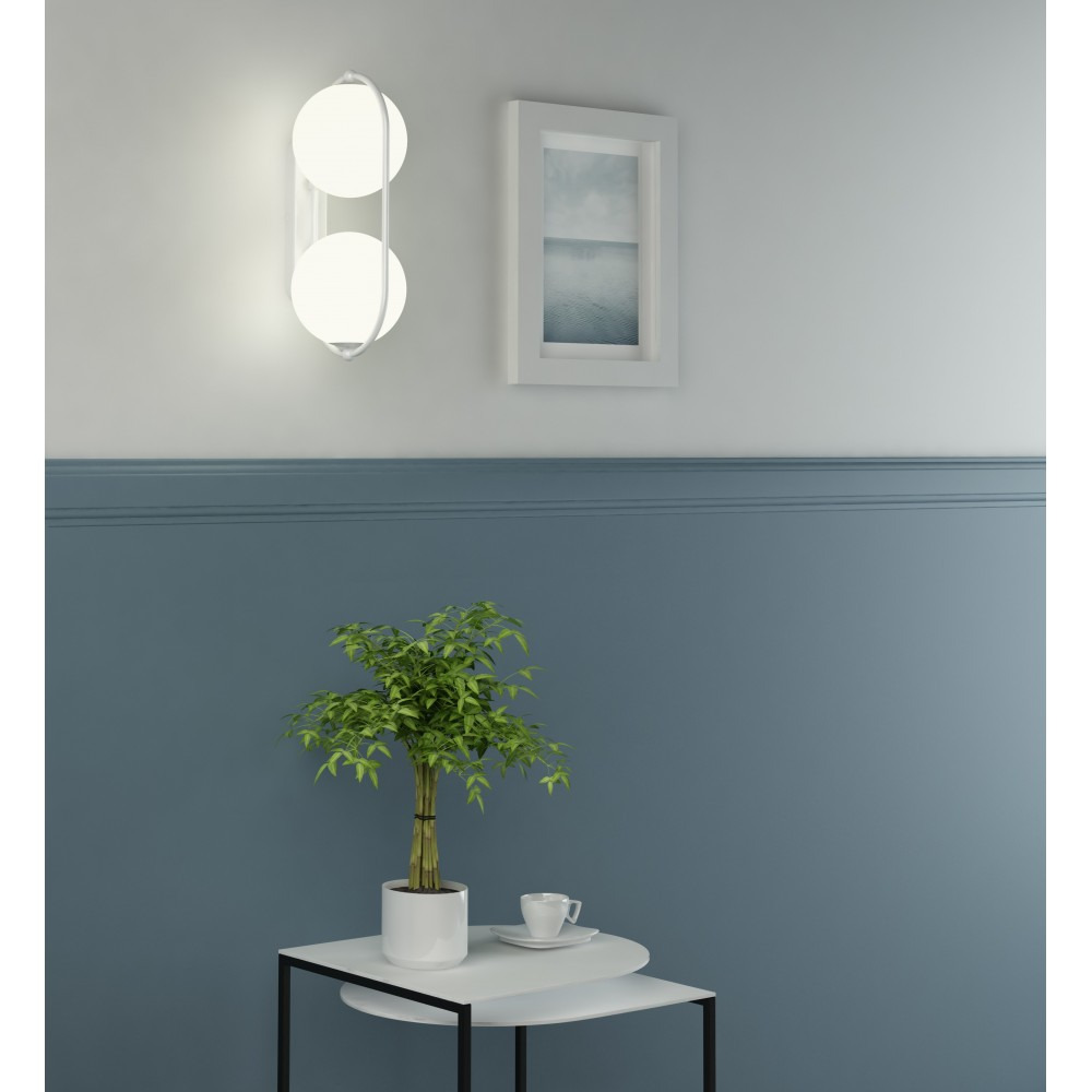 Applique murale Koban cadre en métal en forme d'ellipse et diffuseur en verre au design contemporain par Ummo lighting Applique murale Koban cadre en métal en forme d'ellipse et diffuseur en verre au design contemporain par Ummo lighting