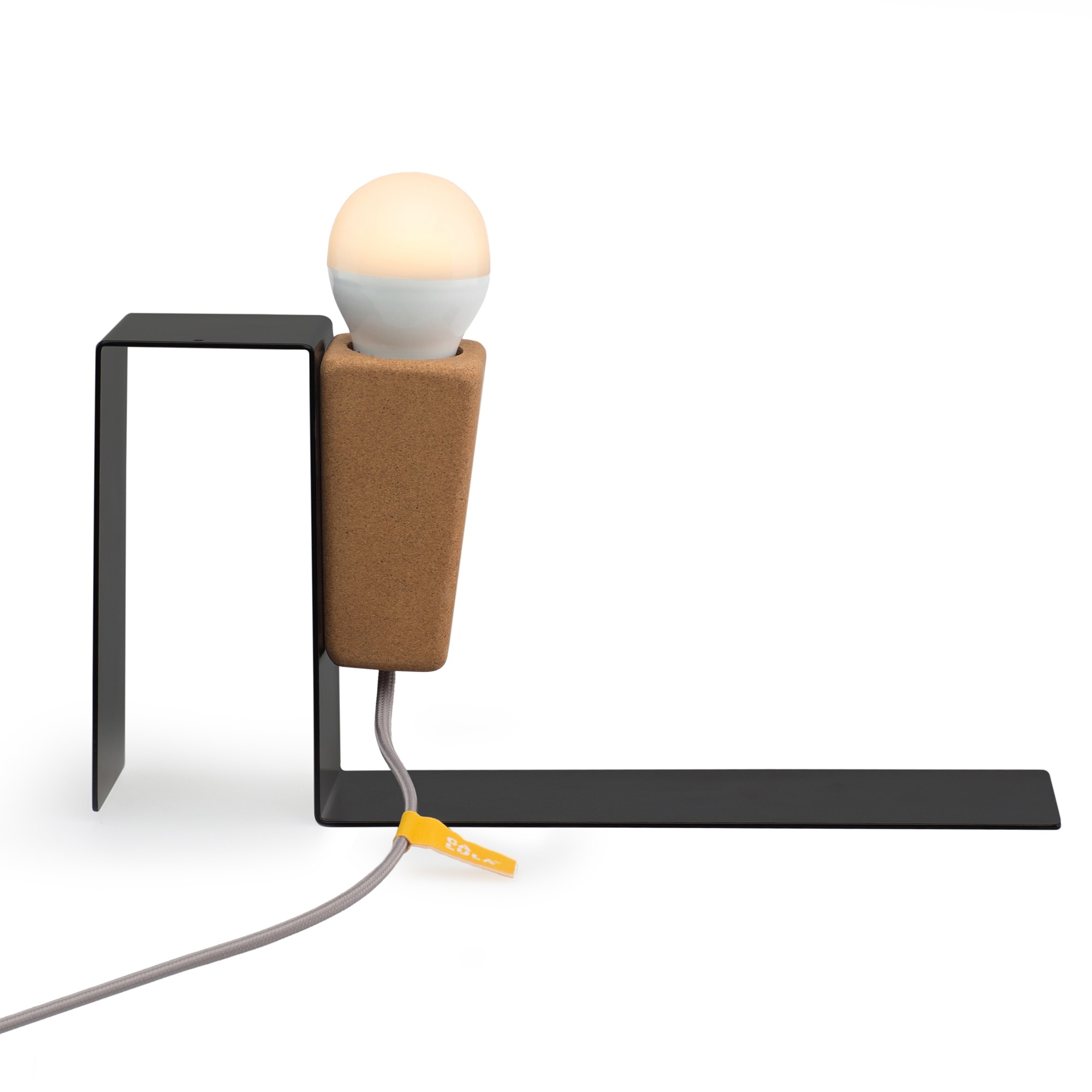 Lampe à poser aimantée Glint noir en liège et métal par Filipa Mendes & Gustavo Macedo Lampe à poser aimantée Glint noir en liège et métal par Filipa Mendes & Gustavo Macedo