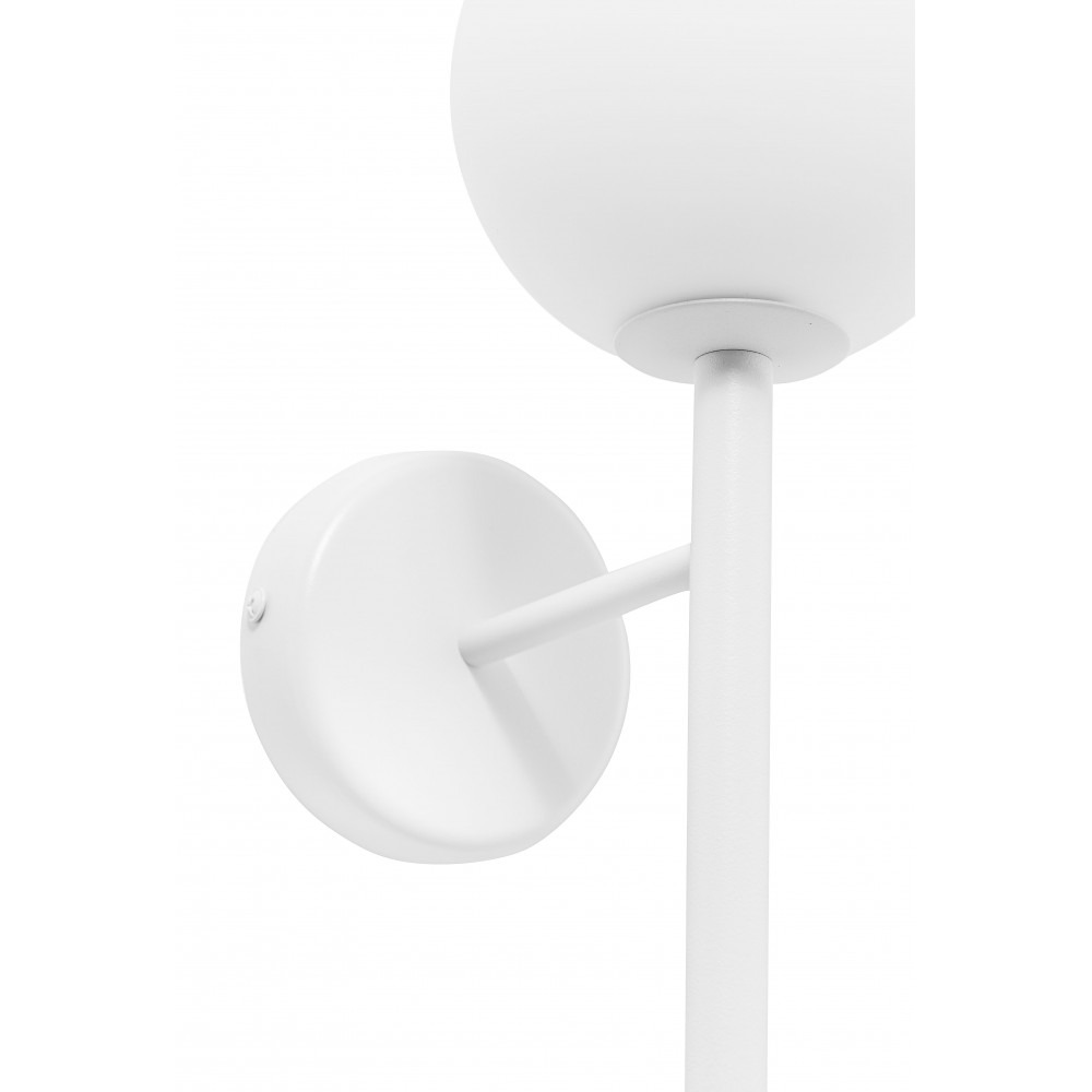 Applique murale Kop cadre en métal en forme de tube avec diffuseur en boule de verre au design contemporain par Ummo lighting Applique murale Kop cadre en métal en forme de tube avec diffuseur en boule de verre au design contemporain par Ummo lighting