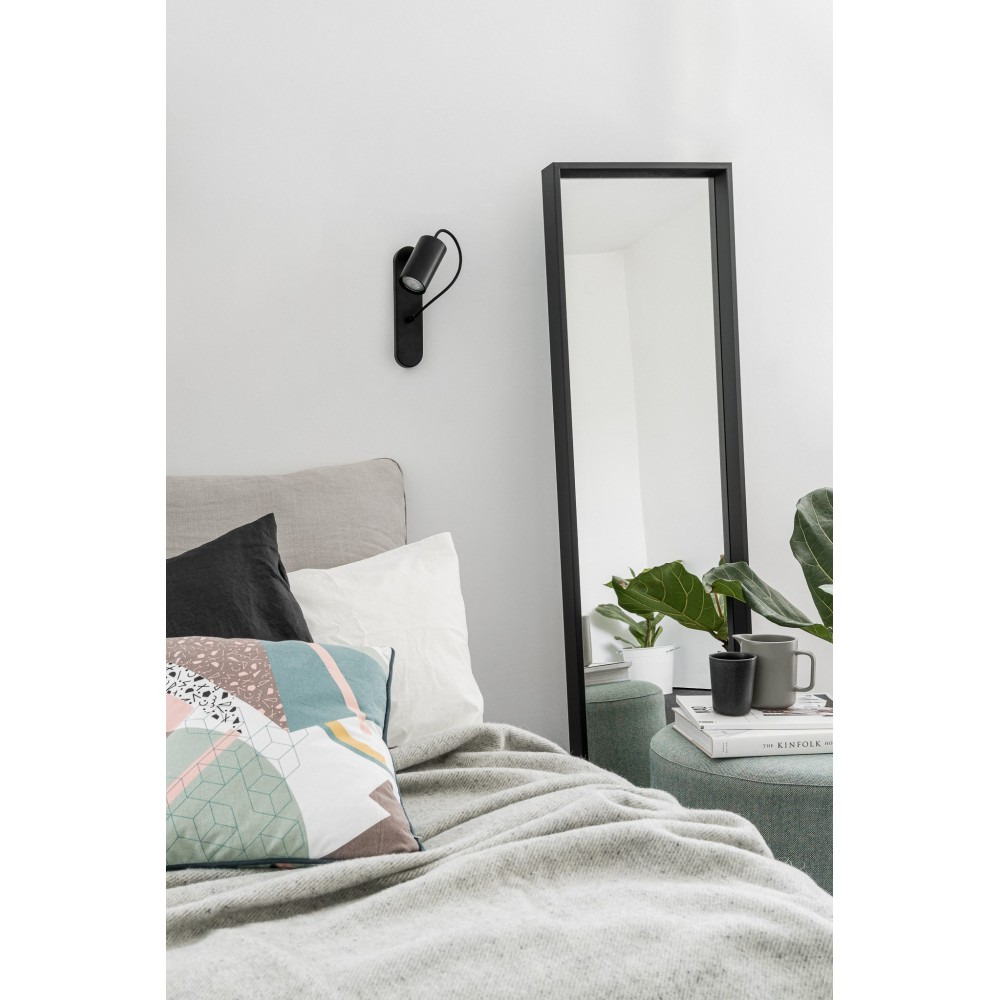 Applique murale Kop base en métal avec diffuseur tubulaire au design contemporain par Ummo Lighting Applique murale Kop base en métal avec diffuseur tubulaire au design contemporain par Ummo Lighting