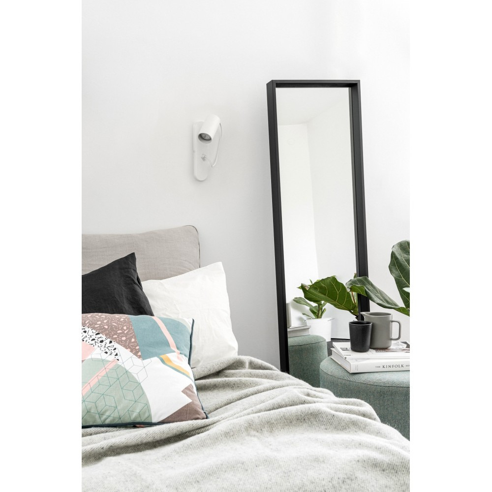 Applique murale Kop base en métal avec diffuseur tubulaire au design contemporain par Ummo Lighting Applique murale Kop base en métal avec diffuseur tubulaire au design contemporain par Ummo Lighting