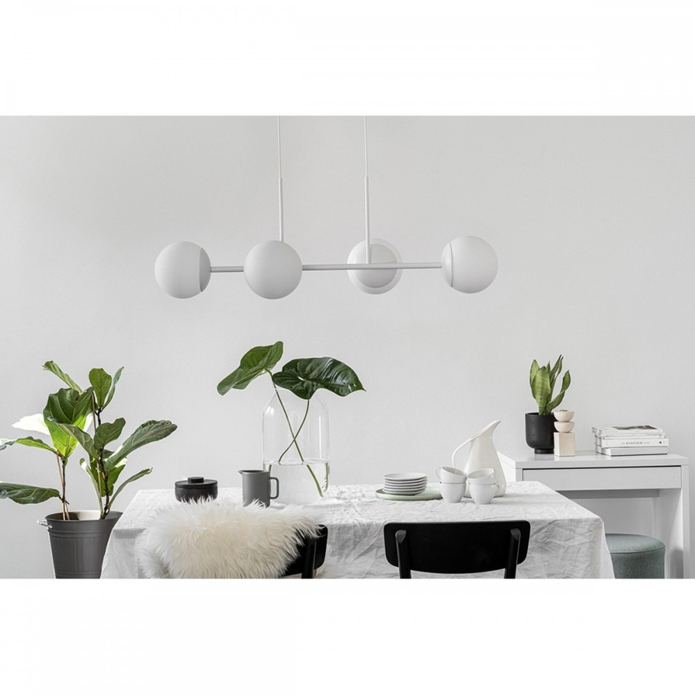 Suspension Kop base en métal linéaire avec diffuseur en boule de verre opale au design contemporain par Ummo Lighting Suspension Kop base en métal linéaire avec diffuseur en boule de verre opale au design contemporain par Ummo Lighting