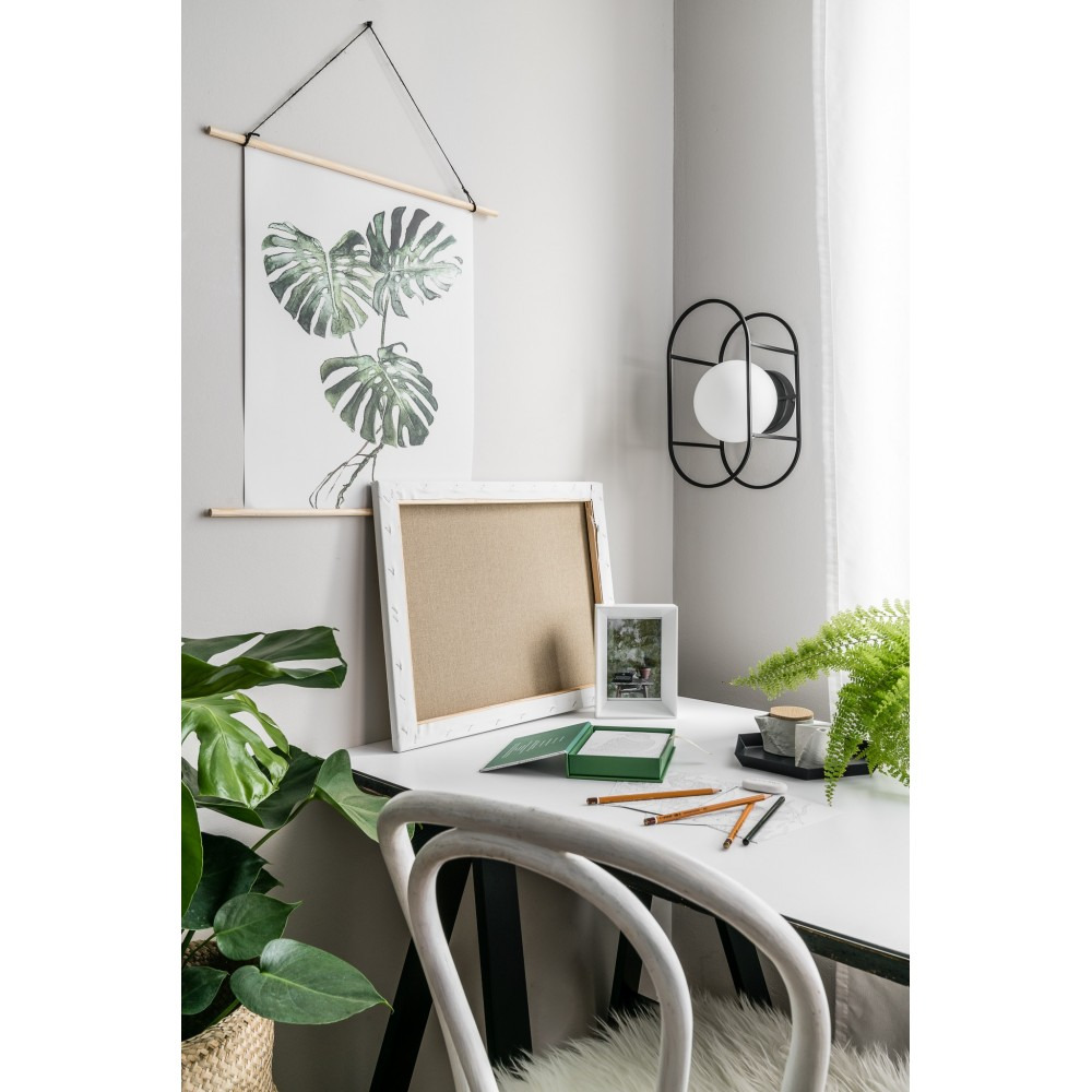 Applique murale Kuglo cadre en métal avec diffuseur en boule de verre opale au design contemporain par Ummo Lighting Applique murale Kuglo cadre en métal avec diffuseur en boule de verre opale au design contemporain par Ummo Lighting