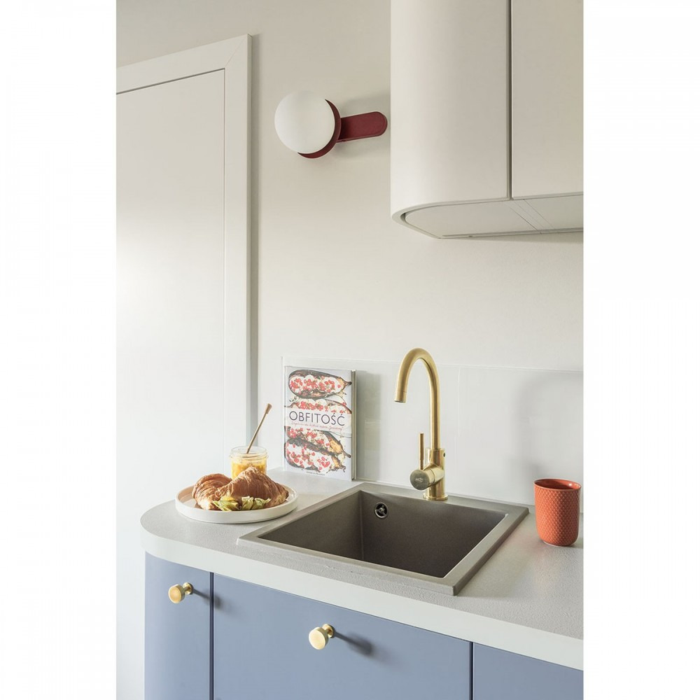 Applique murale Kuul base en métal en forme d'AirPod au design contemporain par Ummo Lighting Applique murale Kuul base en métal en forme d'AirPod au design contemporain par Ummo Lighting