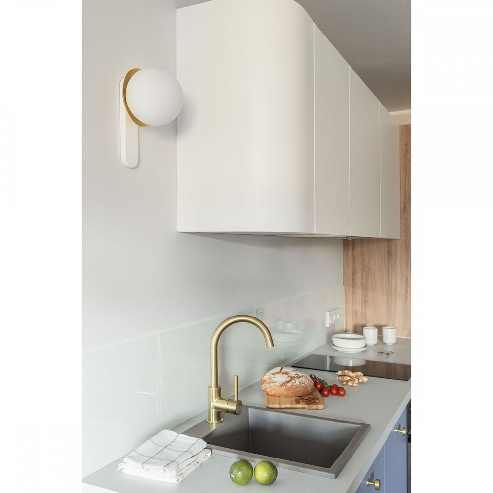 Applique murale Kuul base en métal en forme d'AirPod au design contemporain par Ummo Lighting Applique murale Kuul base en métal en forme d'AirPod au design contemporain par Ummo Lighting