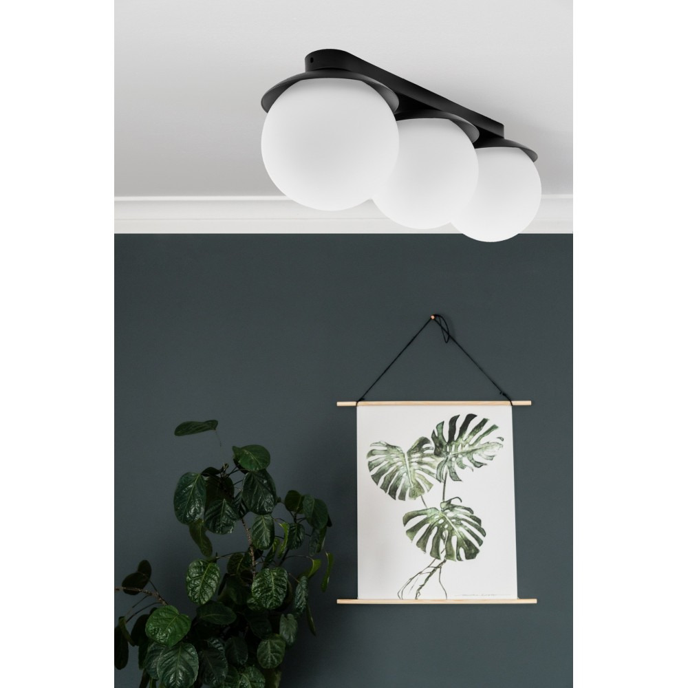 Plafonnier Kuul base en métal linéaire au design contemporain par Ummo Lighting Plafonnier Kuul base en métal linéaire au design contemporain par Ummo Lighting