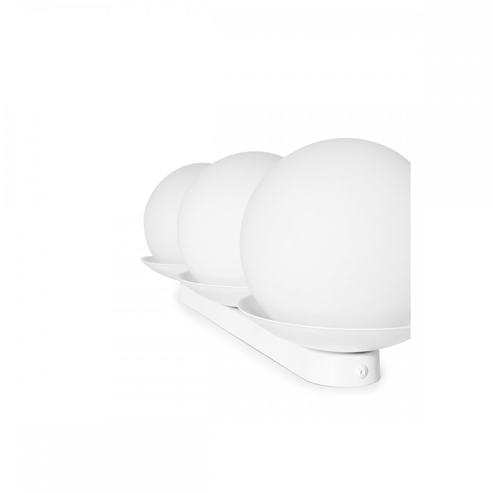 Plafonnier Kuul base en métal linéaire au design contemporain par Ummo Lighting Plafonnier Kuul base en métal linéaire au design contemporain par Ummo Lighting