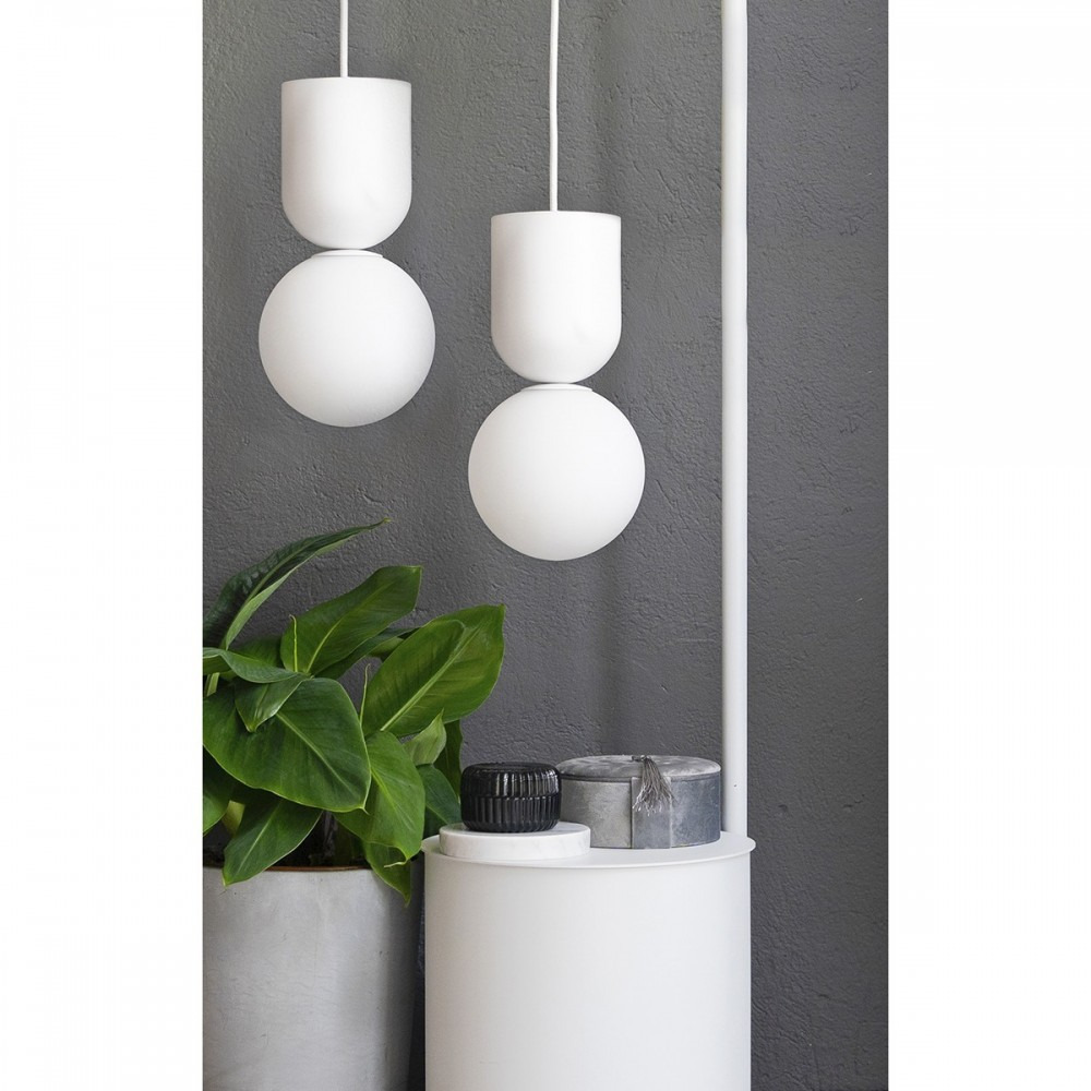 Suspension Luoti base en métal avec long câble réglable au design contemporain par Ummo Lighting Suspension Luoti base en métal avec long câble réglable au design contemporain par Ummo Lighting