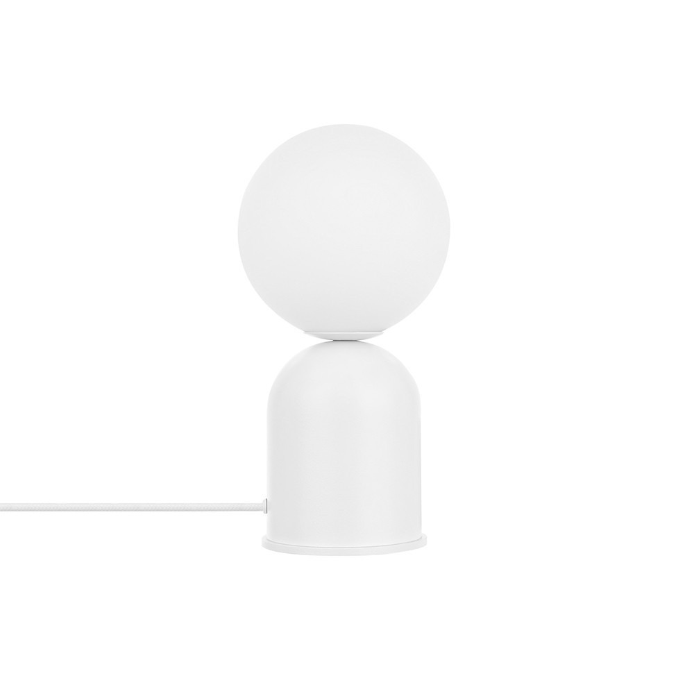 Lampe à poser Luoti base en métal avec diffuseur en boule de verre au design contemporain par Ummo Lighting Lampe à poser Luoti base en métal avec diffuseur en boule de verre au design contemporain par Ummo Lighting