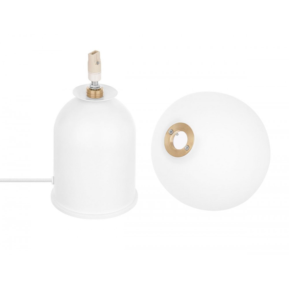 Lampe à poser Luoti base en métal avec diffuseur en boule de verre au design contemporain par Ummo Lighting Lampe à poser Luoti base en métal avec diffuseur en boule de verre au design contemporain par Ummo Lighting