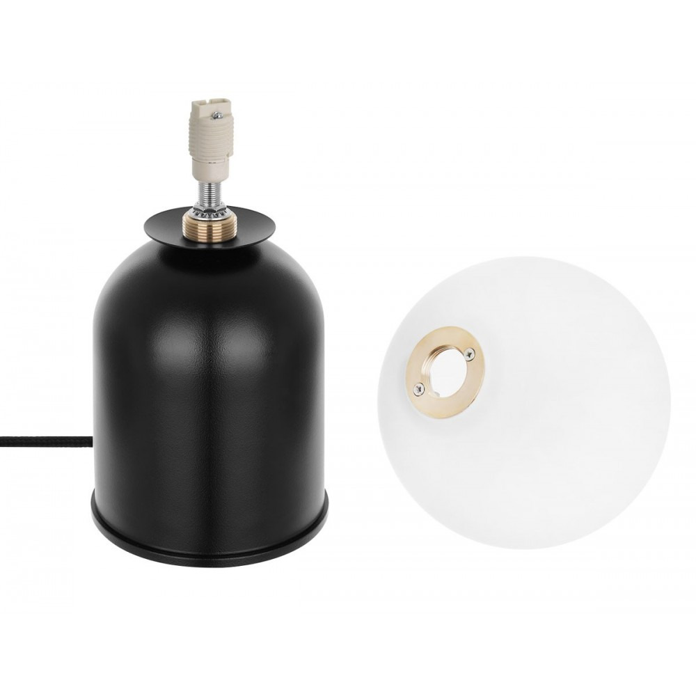 Lampe à poser Luoti base en métal avec diffuseur en boule de verre au design contemporain par Ummo Lighting Lampe à poser Luoti base en métal avec diffuseur en boule de verre au design contemporain par Ummo Lighting