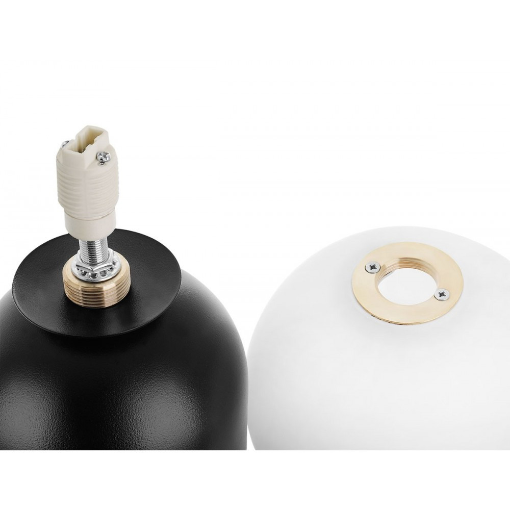 Lampe à poser Luoti base en métal avec diffuseur en boule de verre au design contemporain par Ummo Lighting Lampe à poser Luoti base en métal avec diffuseur en boule de verre au design contemporain par Ummo Lighting
