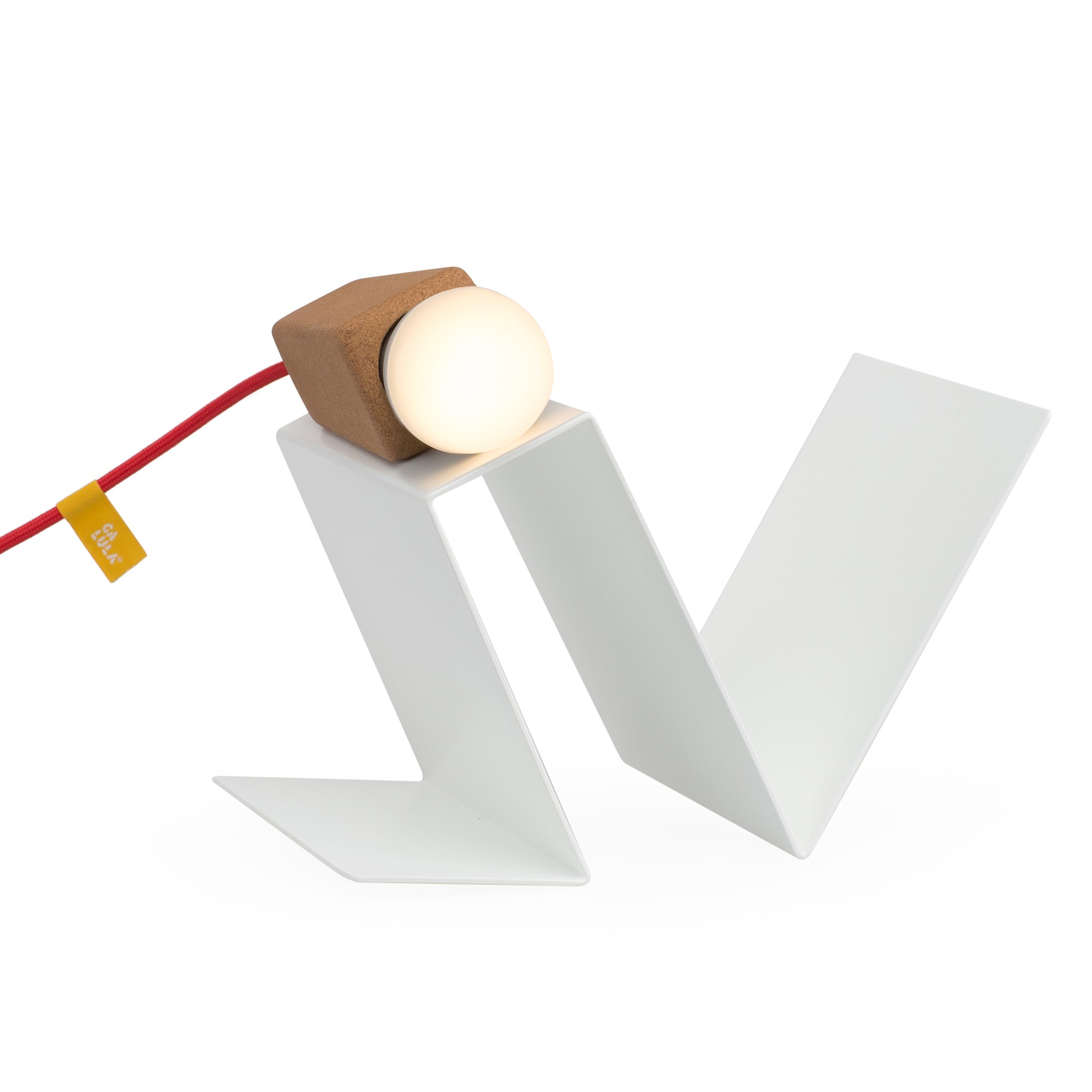 Lampe à poser aimantée Glint V2 blanc en liège et métal par Filipa Mendes & Gustavo Macedo Lampe à poser aimantée Glint V2 blanc en liège et métal par Filipa Mendes & Gustavo Macedo