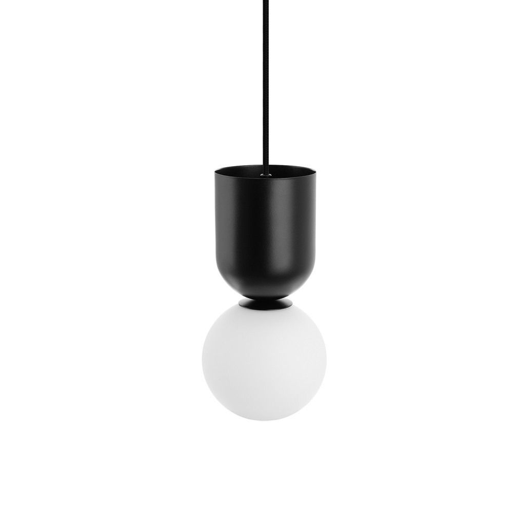 Suspension Luoti Simple base en métal avec diffuseur en boule de verre au design contemporain par Ummo Lighting