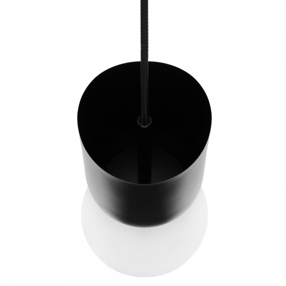 Suspension Luoti Simple base en métal avec diffuseur en boule de verre au design contemporain par Ummo Lighting