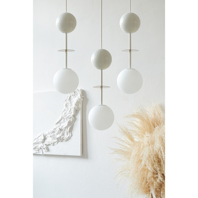 Plafonnier Oio base en métal linéaire avec détail bois au design contemporain par Ummo Lighting Plafonnier Oio base en métal linéaire avec détail bois au design contemporain par Ummo Lighting