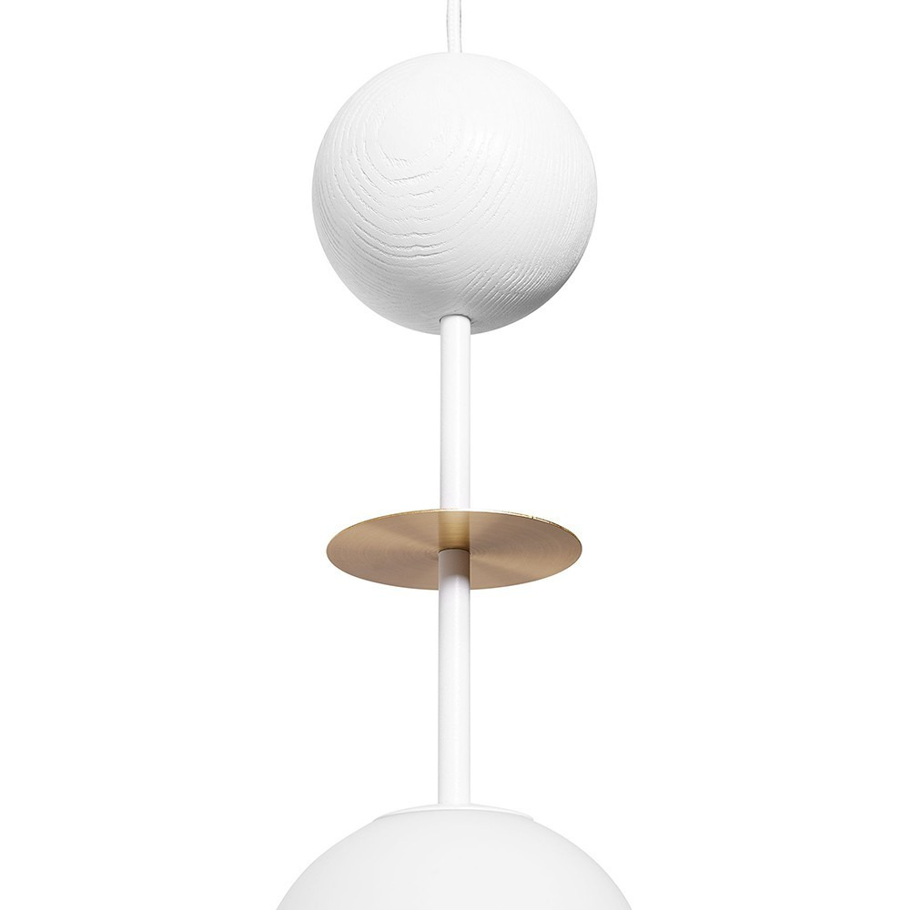 Suspension Oio solo base en métal et détail bois avec long câble au design contemporain par Ummo Lighting Suspension Oio solo base en métal et détail bois avec long câble au design contemporain par Ummo Lighting