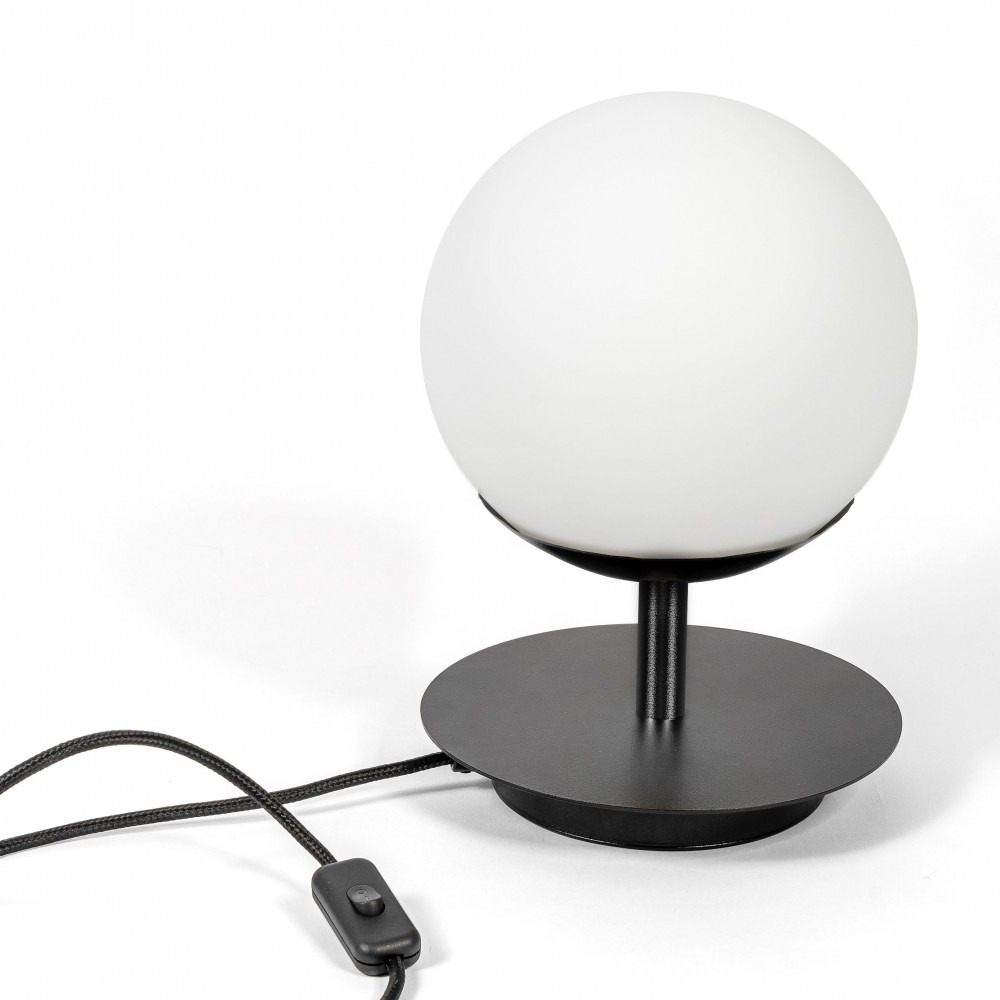 Lampe à poser Plaat cadre en métal avec diffuseur en boule blanc opale au design contemporain par Ummo lighting