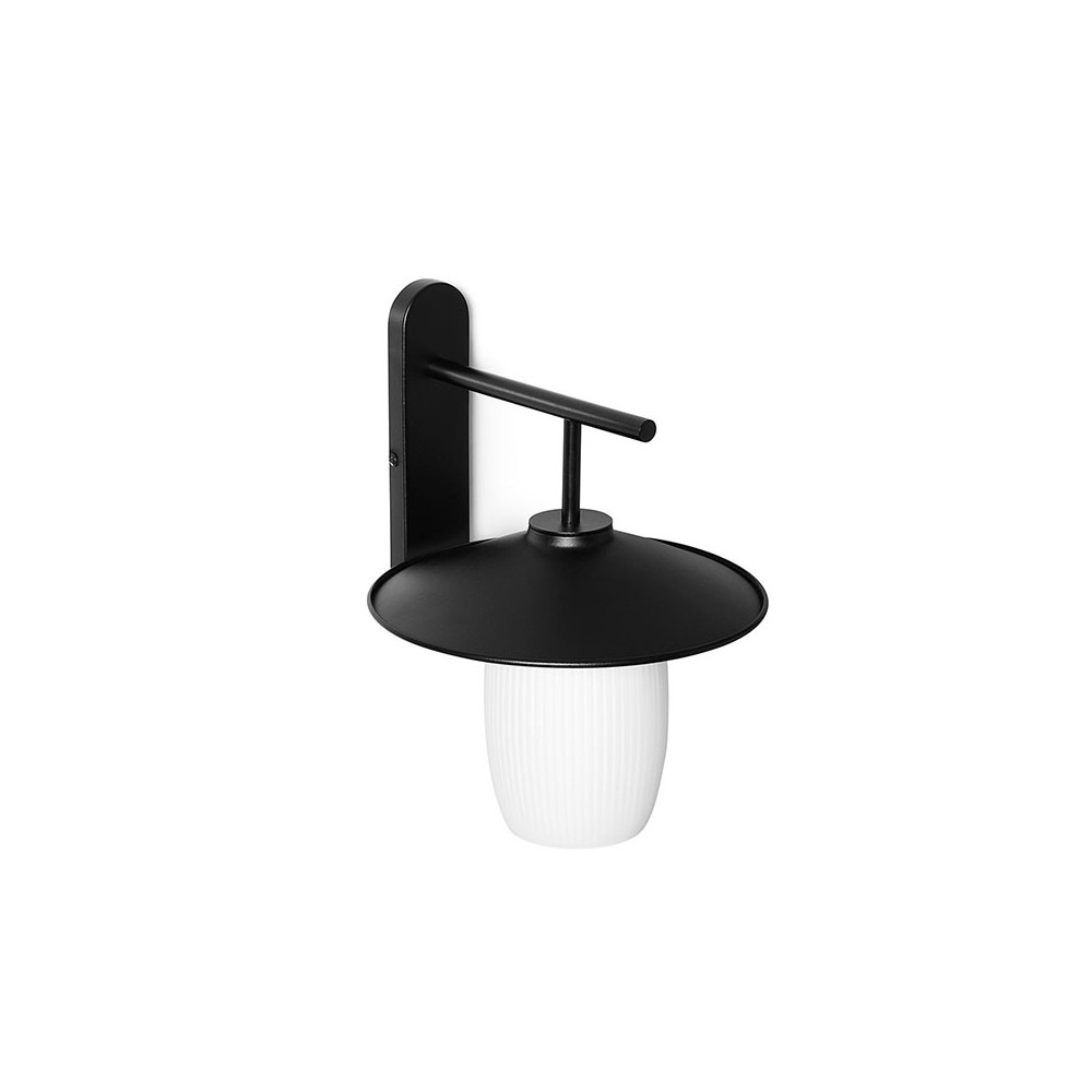 Applique murale Jingu cadre en métal avec abat-jour en verre rainuré blanc mat au design contemporain par Ummo lighting Applique murale Jingu cadre en métal avec abat-jour en verre rainuré blanc mat au design contemporain par Ummo lighting