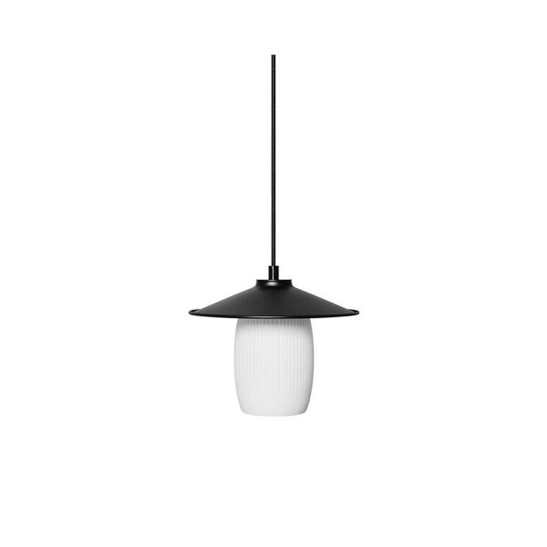 Suspension Jingu cadre en métal avec abat-jour en verre rainuré blanc mat au design contemporain par Ummo lighting
