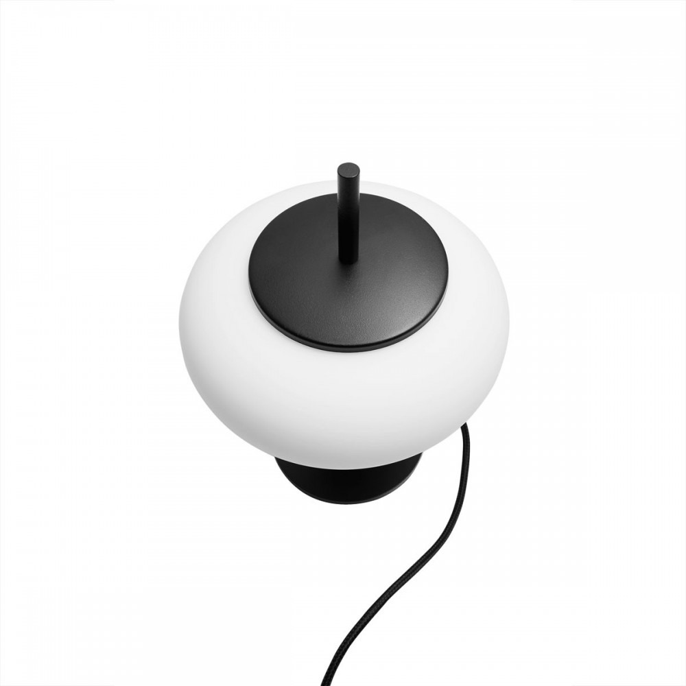 Lampe à poser Torni cadre en métal avec diffuseur en forme de soucoupe au design contemporain par Ummo lighting