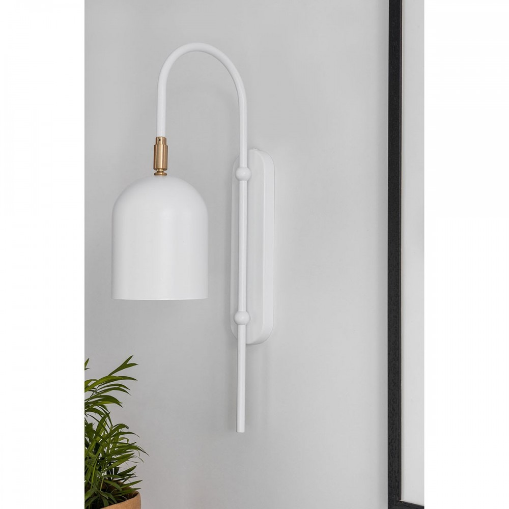 Applique murale Taku base en métal avec abat-jour en cloche au design contemporain par Ummo lighting Applique murale Taku base en métal avec abat-jour en cloche au design contemporain par Ummo lighting