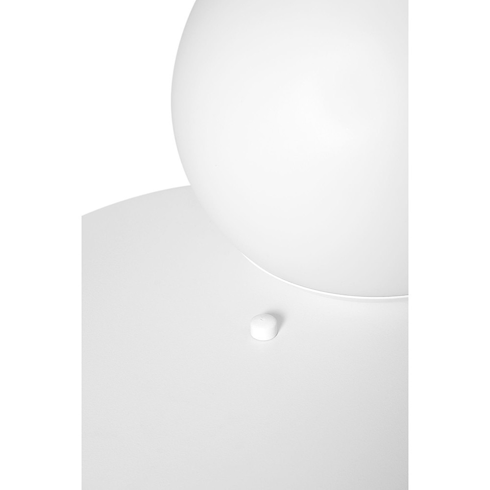 Applique murale Refa cadre en métal avec diffuseur en boule de verre blanc au design contemporain par Ummo lighting Applique murale Refa cadre en métal avec diffuseur en boule de verre blanc au design contemporain par Ummo lighting