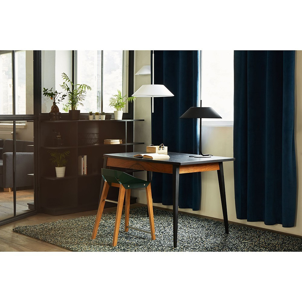 Lampe à poser Sakosi cadre en métal avec abat-jour en tissu au design contemporain par Ummo lighting Lampe à poser Sakosi cadre en métal avec abat-jour en tissu au design contemporain par Ummo lighting