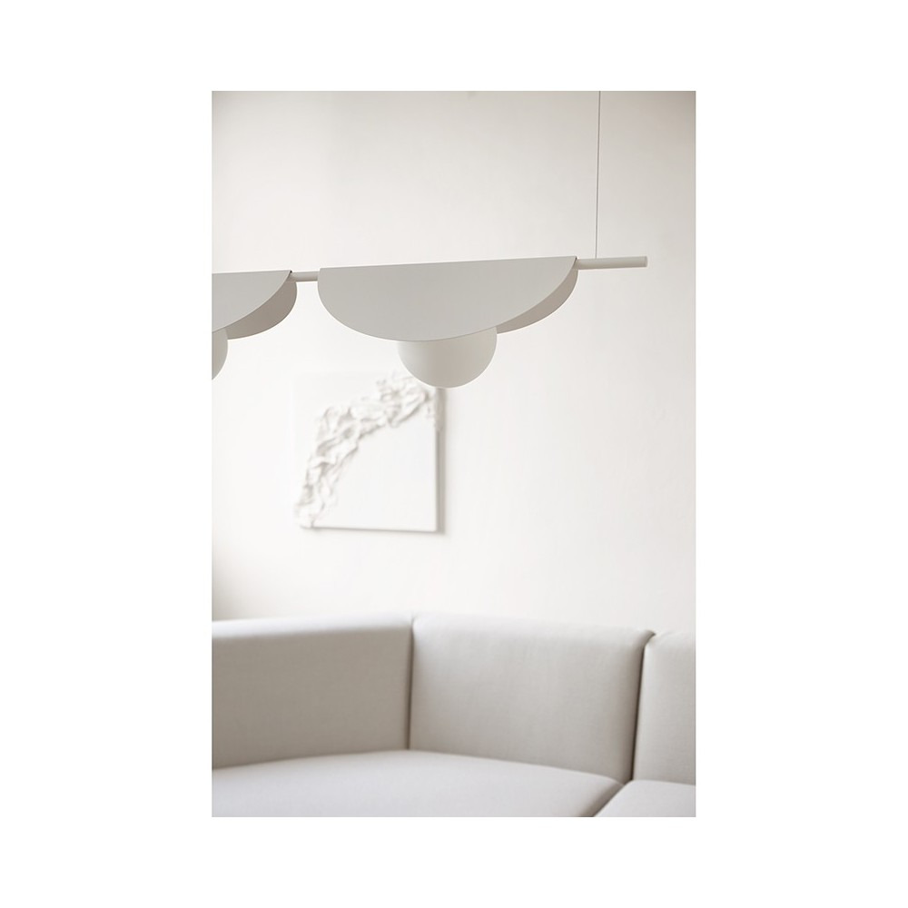 Suspension Sallo cadre en métal avec abat-jour en forme de feuille plié au design contemporain par Ummo lighting Suspension Sallo cadre en métal avec abat-jour en forme de feuille plié au design contemporain par Ummo lighting