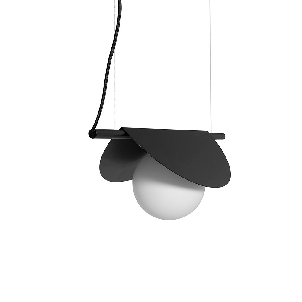 Suspension Sallo cadre en métal avec abat-jour en forme de feuille plié au design contemporain par Ummo lighting Suspension Sallo cadre en métal avec abat-jour en forme de feuille plié au design contemporain par Ummo lighting