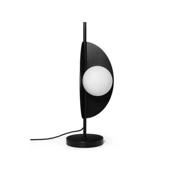 Lampe à poser Sallo cadre en métal avec abat-jour en forme de feuille plié au design contemporain par Ummo lighting