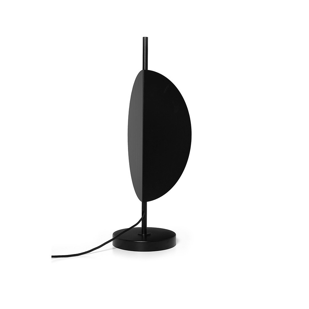 Lampe à poser Sallo cadre en métal avec abat-jour en forme de feuille plié au design contemporain par Ummo lighting Lampe à poser Sallo cadre en métal avec abat-jour en forme de feuille plié au design contemporain par Ummo lighting