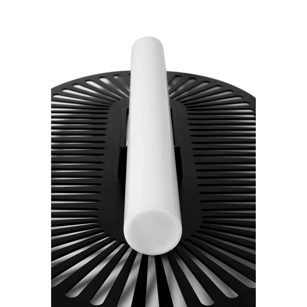 Applique murale Sauva cadre en métal ajouré avec diffuseur en réglette blanc au design contemporain par Ummo lighting