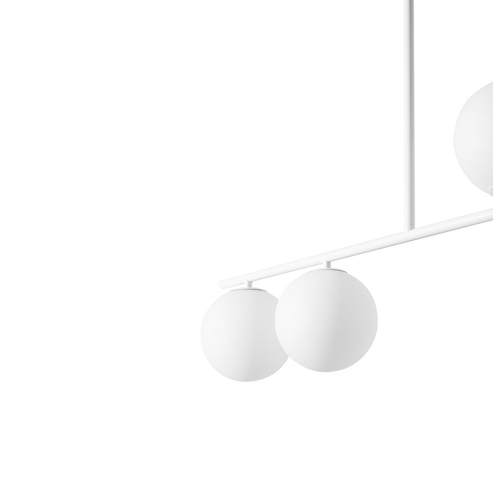 Plafonnier Suguri cadre en métal avec abat-jour en boule de verre au design contemporain par Ummo lighting