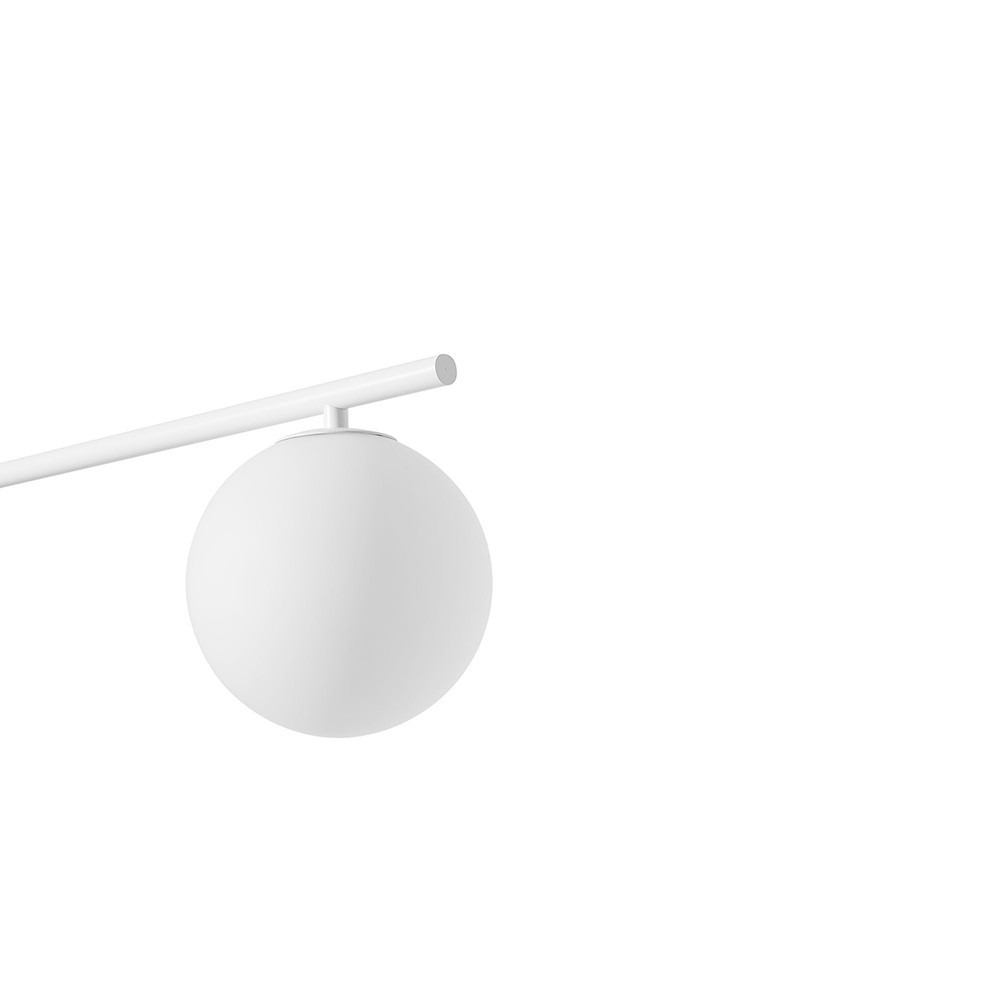 Plafonnier Suguri cadre en métal avec abat-jour en boule de verre au design contemporain par Ummo lighting